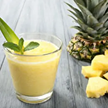 Smoothie mangue, banane et ananas