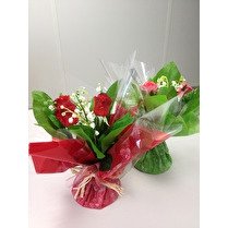 VOTRE FLEURISTE PROPOSE Bouquet bulle 15 brins + 3 roses