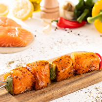 Votre poissonnier propose, brochette de saumon poivron marinade provençale