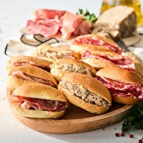 Votre charcutier propose, Navettes rillettes de porc, rosette et jambon cru x 9
