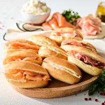 Votre charcutier propose, Navettes saumon fumé, jambon cru, fromage frais x 9