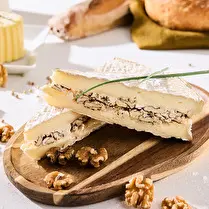 Fabriqué dans nos ateliers, Brie fourré aux noix