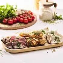 Votre boucher propose, Produit élaboré : Plateau de viandes cuites : rôti de boeuf et de porc, cuisse de poulet rôtie