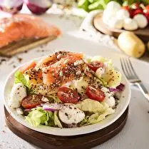 Votre poissonnier propose, Salade gourmande au saumon fumé