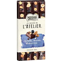 LES RECETTES DE L'ATELIER NESTLÉ Chocolat noir aux myrtilles confites, noisettes et amandes